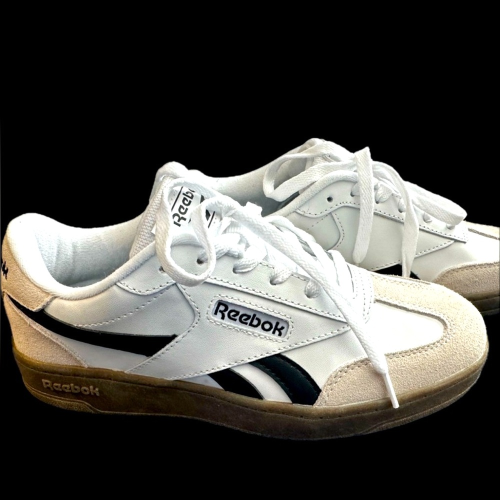 Reebok Women's Club C Revenge Low Top Sneaker
White/Black SIZE:(8)